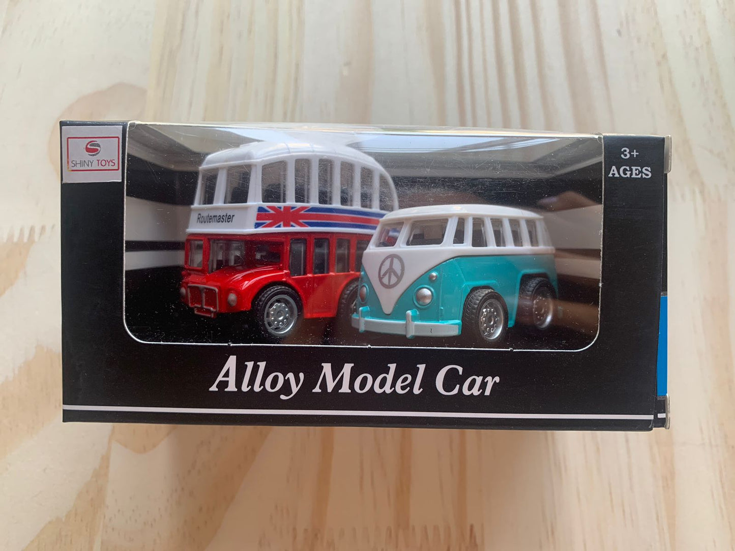 Conjunto de 2 Carrinhos de Fricção em Metal - Ônibus Turismo e Kombi