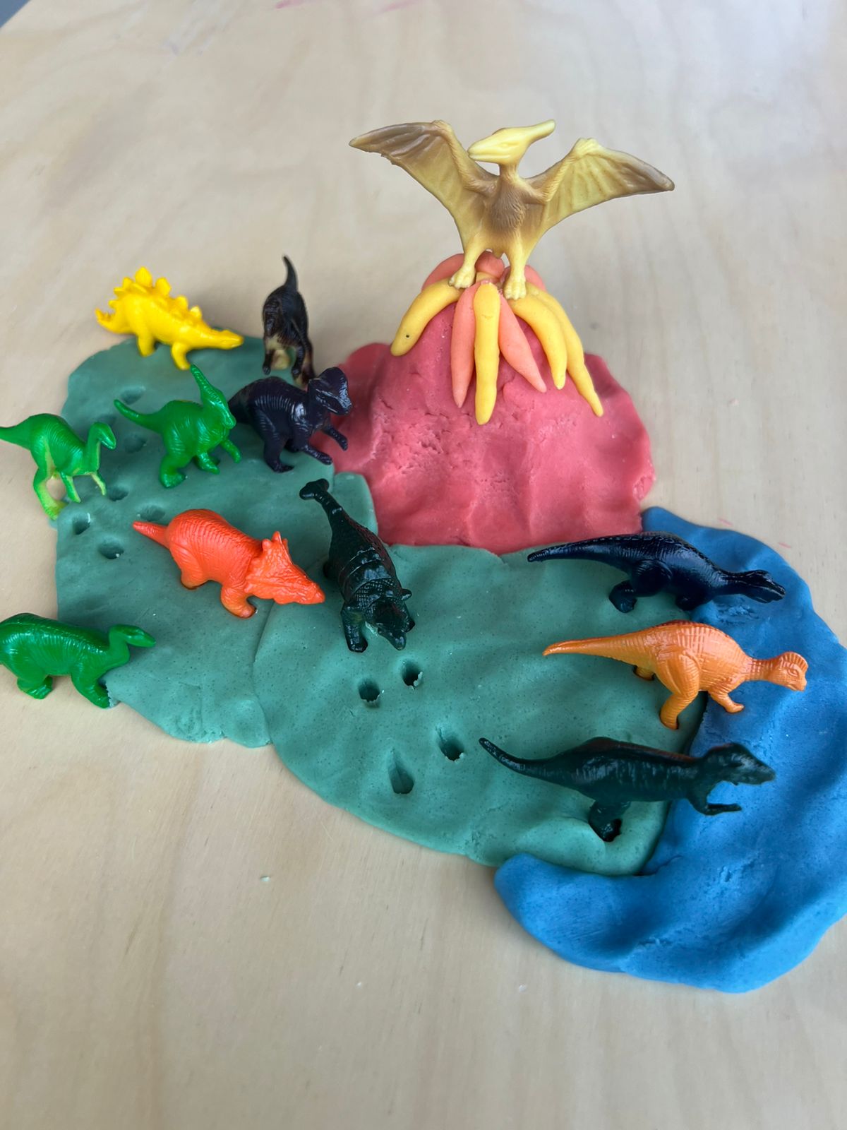 Potinho de Dinos e Massinha Artesanal Atóxica