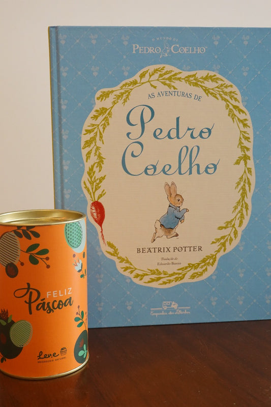 Kit Páscoa: Livro Pedro Coelho + Lata com 10 ovinhos LEVe Brigaderia