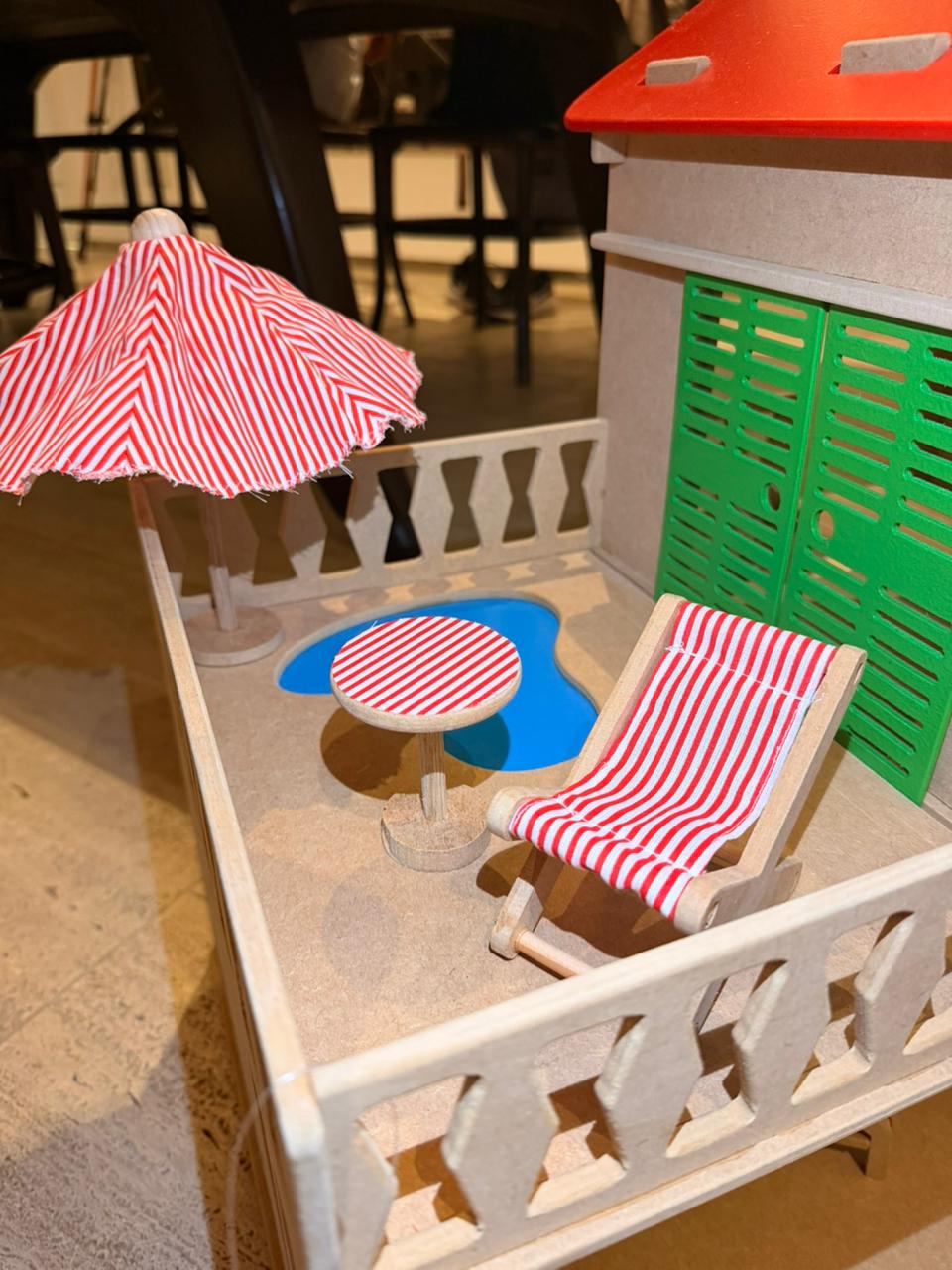 Casa telhado Vermelha com Piscina e Móveis