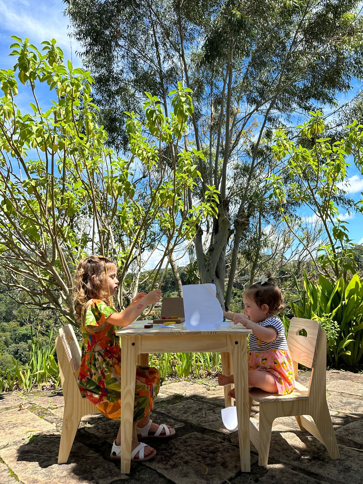 Mesa Infantil com 2 Cadeiras em Madeira Pinus