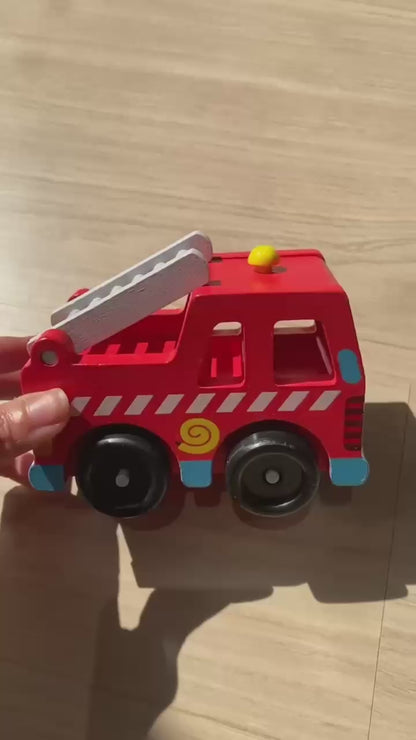 Livro + Carro de Madeira - Meu Primeiro Caminhão de Bombeiro