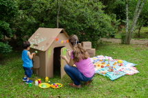 Casa de Papelão - para montar, pintar e brincar